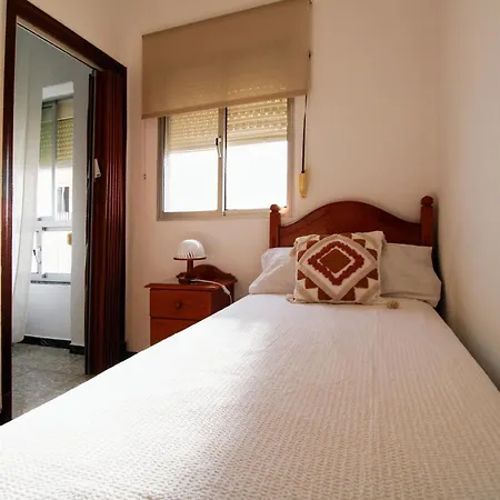 Lägenhet Three Bedrooms In La Caleta *