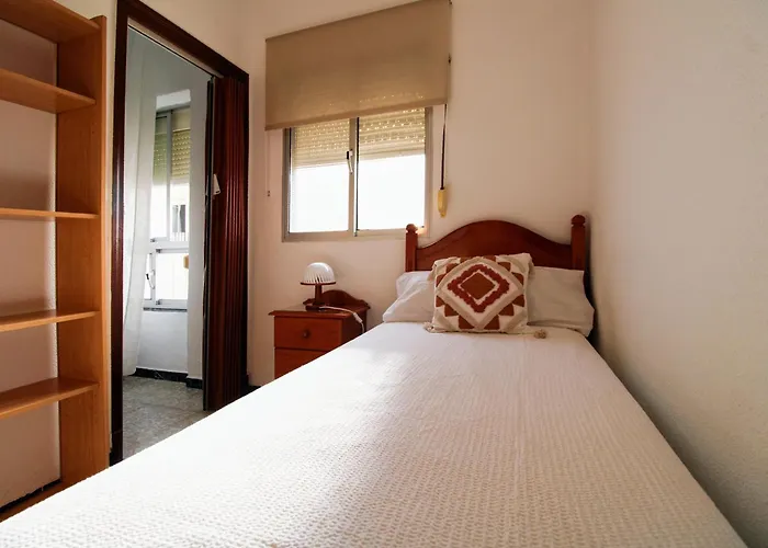 Lägenhet Three Bedrooms In La Caleta *