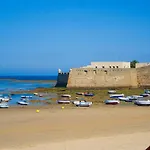 דירה Three Bedrooms In La Caleta *