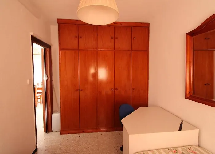 Three Bedrooms In La Caleta * 加的斯