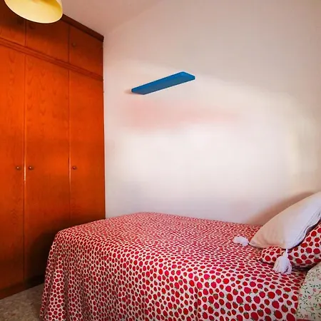 Apartamento Three Bedrooms In La Caleta Cádis